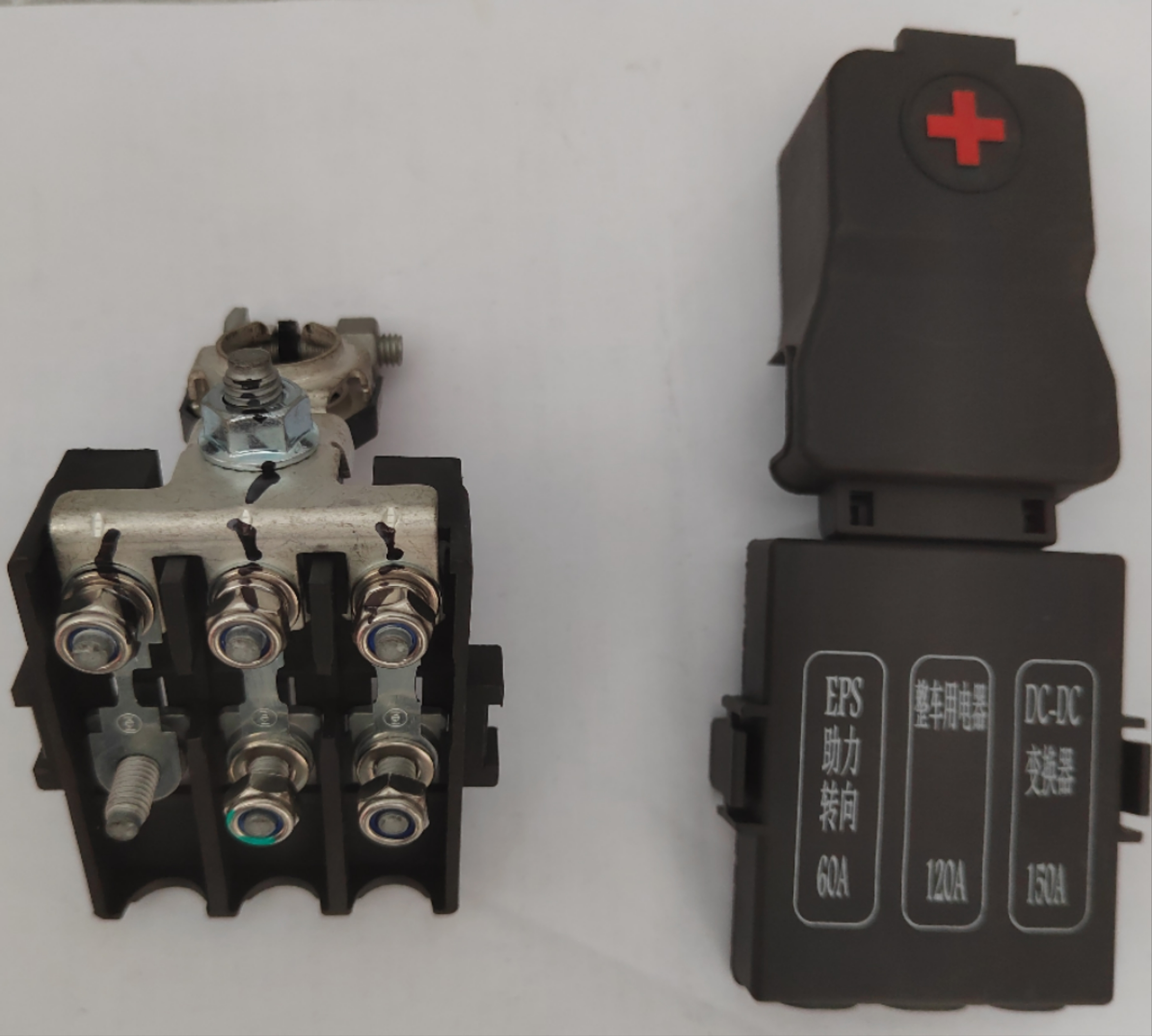 Triple Way Fuse Box for Automotive Applications - Durable Material with Triple Protection Features