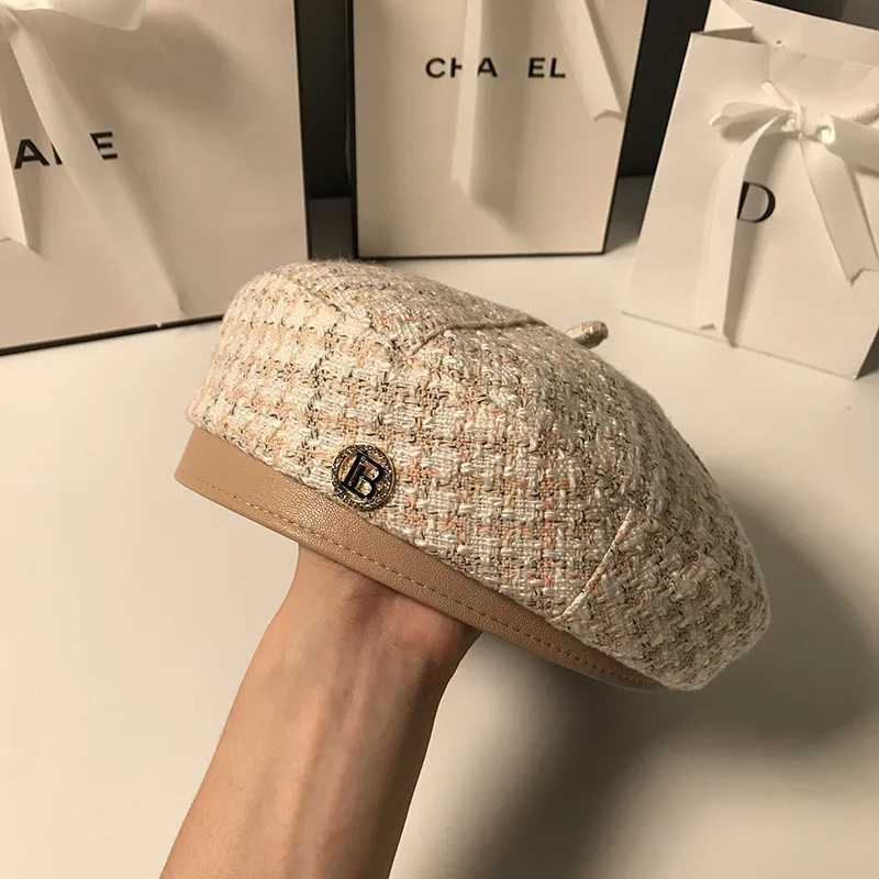 Berets K244 Womens Hat Beret New Fashion All-match Houndstooth Female British Retro Octagonal Hat Painter Hat Autumn Womens Kepi J240923