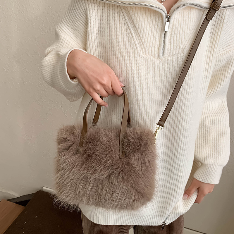 2025 Autumn And Winter New Women's Casual Handbag Multifunctional Niche Designer High-end Cross-border Plush Bag Women's Fashion Bag