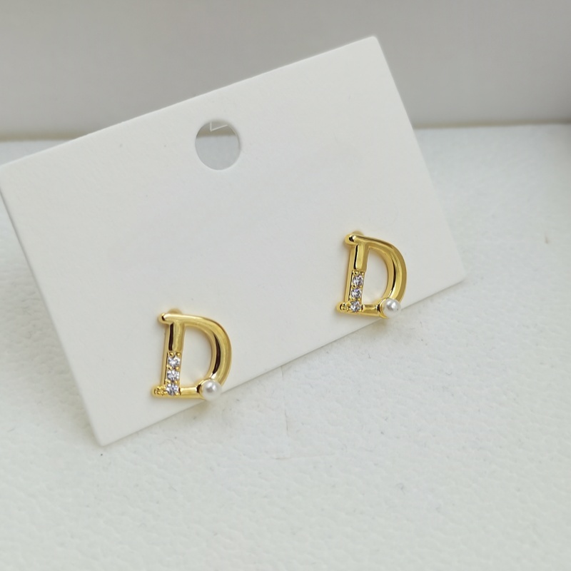 Creative letter D earrings 925 silver pin with diamonds and pearls senior sense of earrings female fashion personality niche design sense