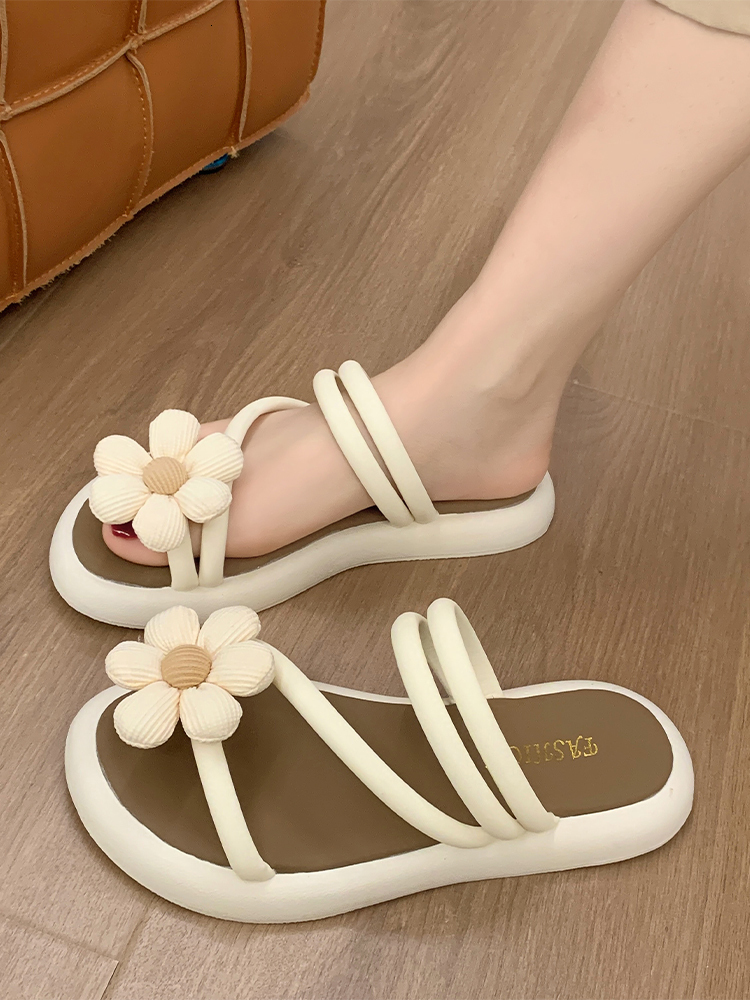 New designer slippers luxury sandals Two sandals for women wearing out 2024 new summer fashion versatile fairy style dress with ral soft soled beach s