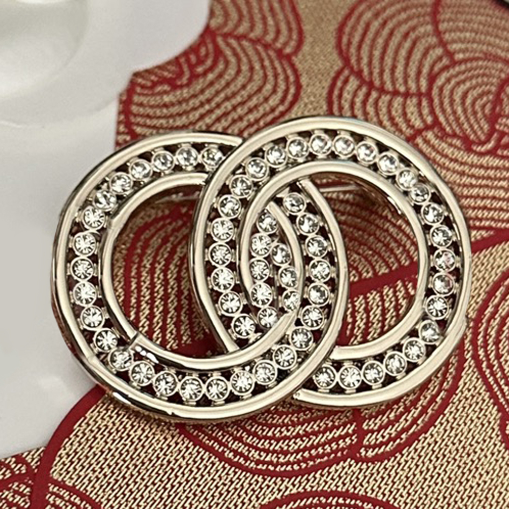 Copper Brooch Crystal Designer Brooches Pin Geometric Fashion Women Charm Diamond Pearl Letter Pins for Famous Wedding Party Jewelry Accessories