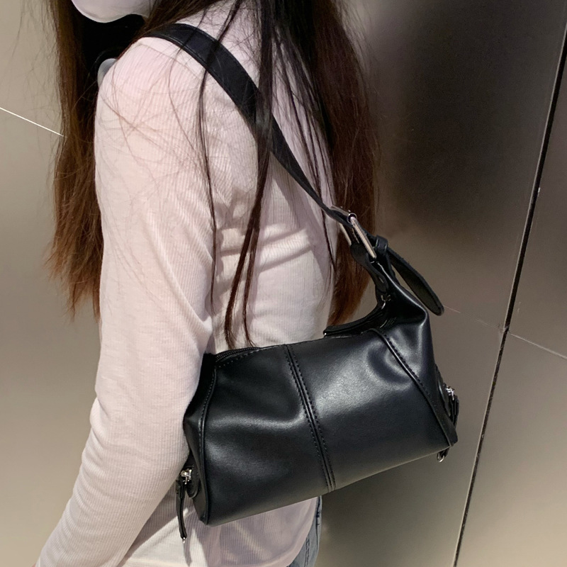 Cool drag girl niche design leather zipper single shoulder hand underarm bag retro Europe and America 2024 new bag