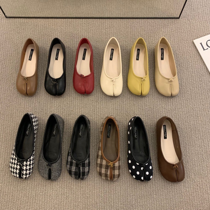 Korean version of one legged red split toe pig hooves, horse hooves, bean shoes, flat bottomed new shallow mouthed ladybug shoes