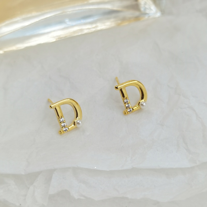 Creative letter D earrings 925 silver pin with diamonds and pearls senior sense of earrings female fashion personality niche design sense