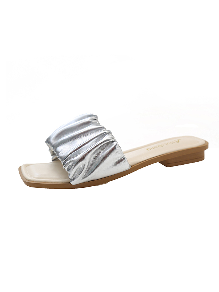 New designer slippers Slippers for women summer wear 2024 new pleated fairy style flat bottomed straight drag French low heeled beach sandals
