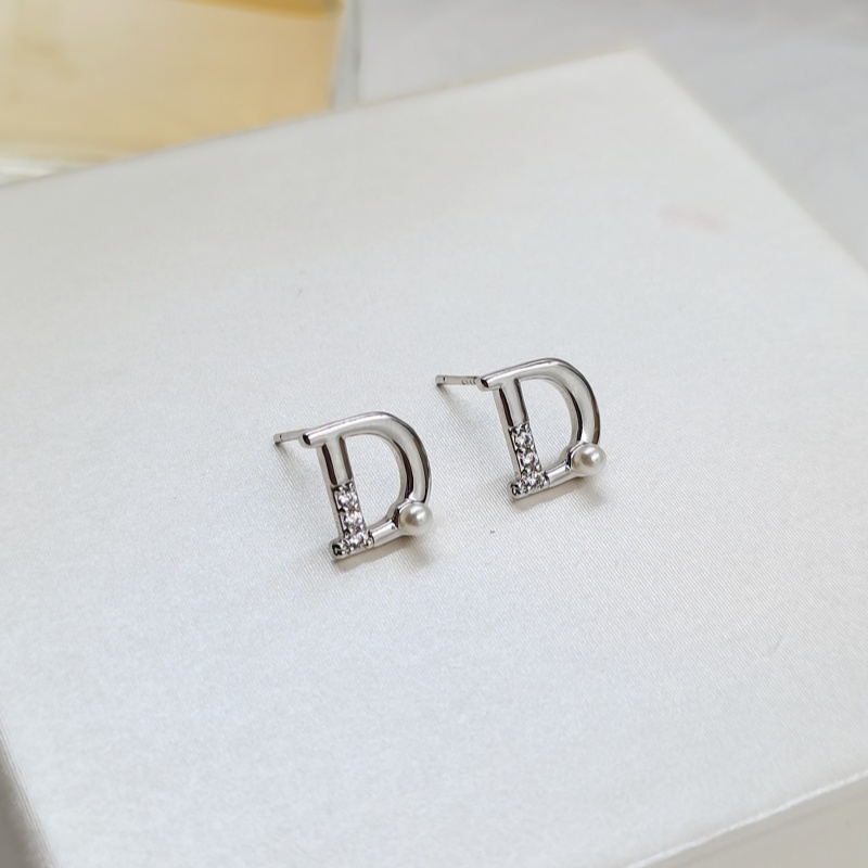 Earring for woman creative letter D earrings with diamonds and pearls senior sense of earrings female fashion personality niche design sense