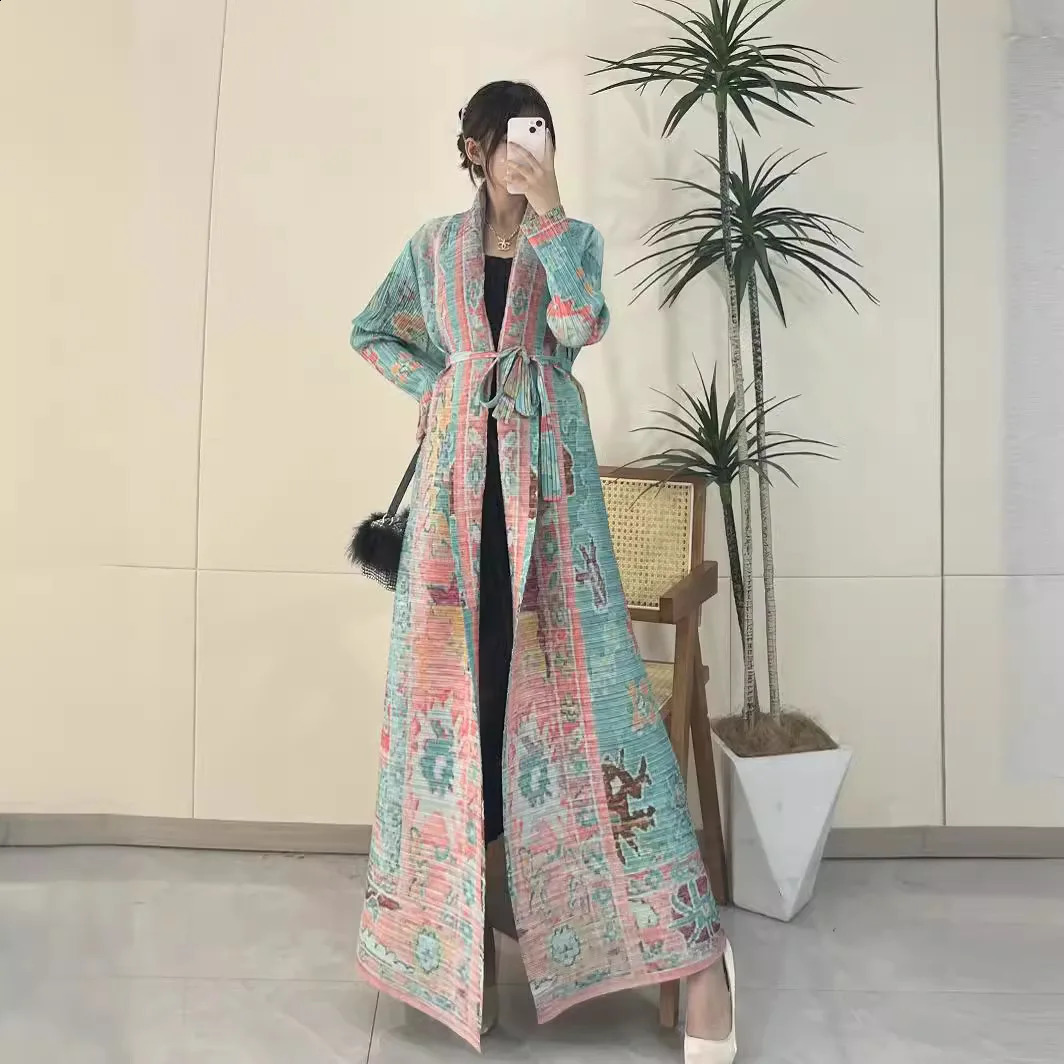 Pleats Elegant Pleated Long Trench Coat 2024 Spring And Summer Long Robe Coat Jacket Cape Print Fashion 240919
