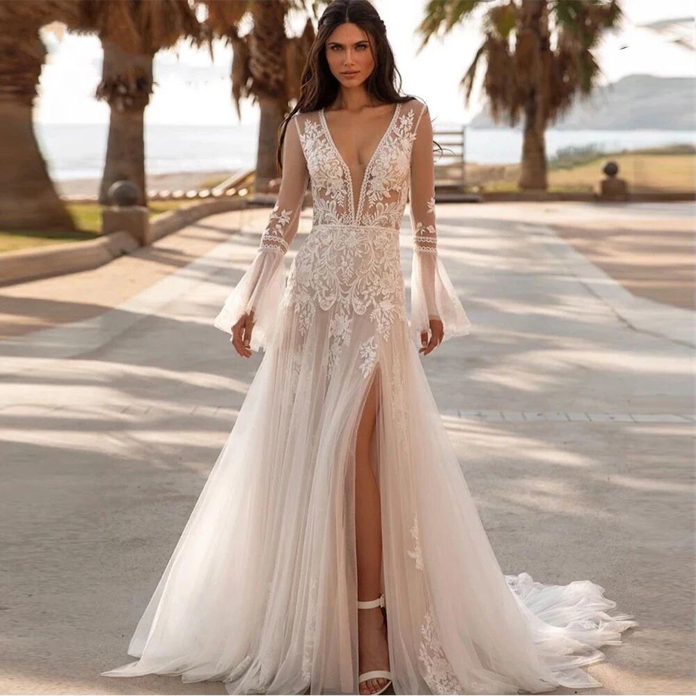 Boho Long Flare Sleeves Lace Appliques Weeding Dress Deep V-Neck Side Split A-E Illusion Back Beach Bridal Gowns 2024 6660312