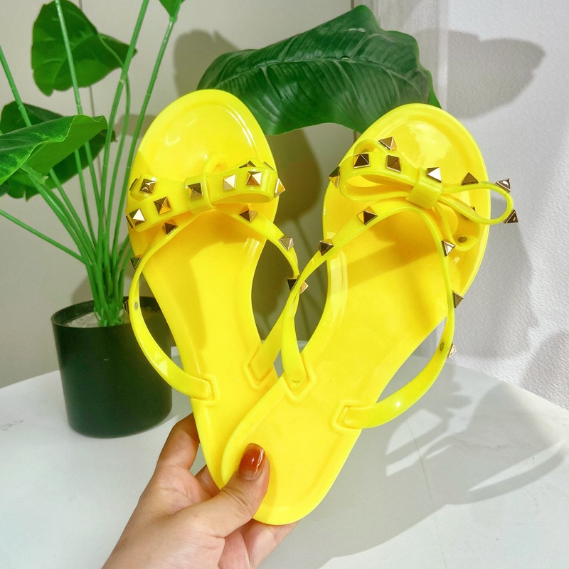 Wholesale Cheap Summer Comfortable Flat Rivet Women Flip Flop Sandals 73f4