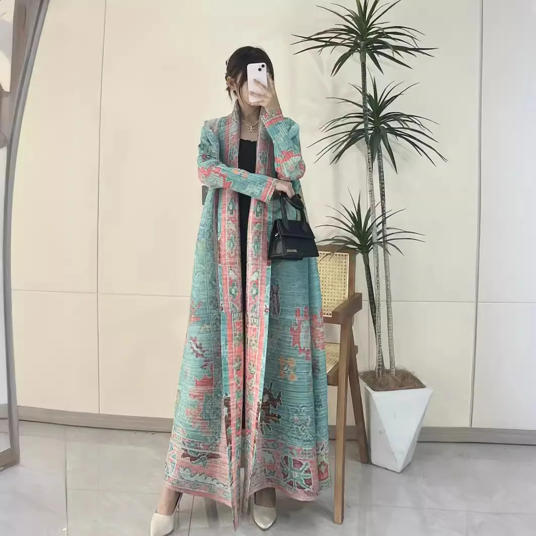 Pleats Elegant Pleated Long Trench Coat 2024 Spring And Summer Long Robe Coat Jacket Cape Print Fashion 240919