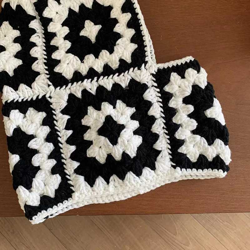 Womens knitted Balaclava hat handmade crochet flower square wool one-piece Beanies collar warm retro Ins zipper hat ski hat W240924