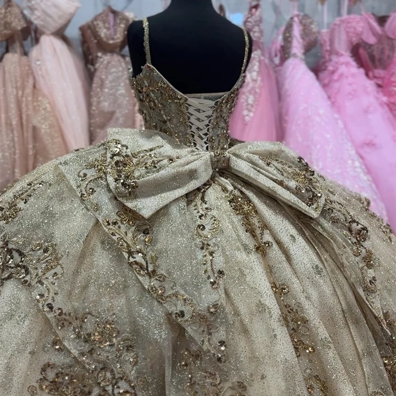 Luxury Light Champagne Quinceanera Dresses Ball Gown Spaghetti Strap Gold Applique Lace Beads Tull Birthday Party Sweet 16 Vestidos 15 De Xv