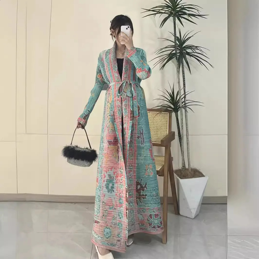 Pleats Elegant Pleated Long Trench Coat 2024 Spring And Summer Long Robe Coat Jacket Cape Print Fashion 240919