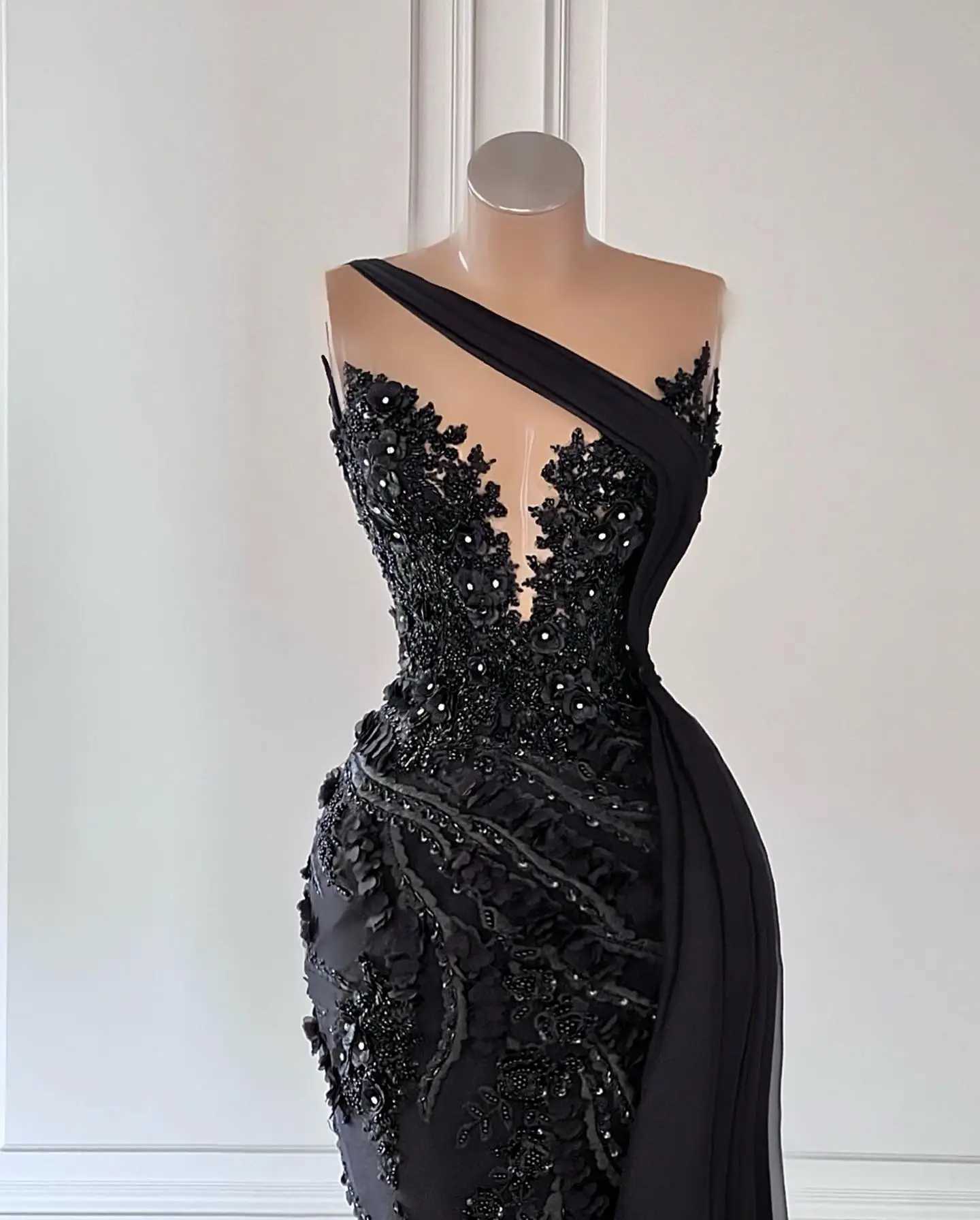 Modern Mermaid Ball Dress with Sexy V-neck Beads Embroidered Lace Customization Detachable Train Formal Party Dress Black W240924