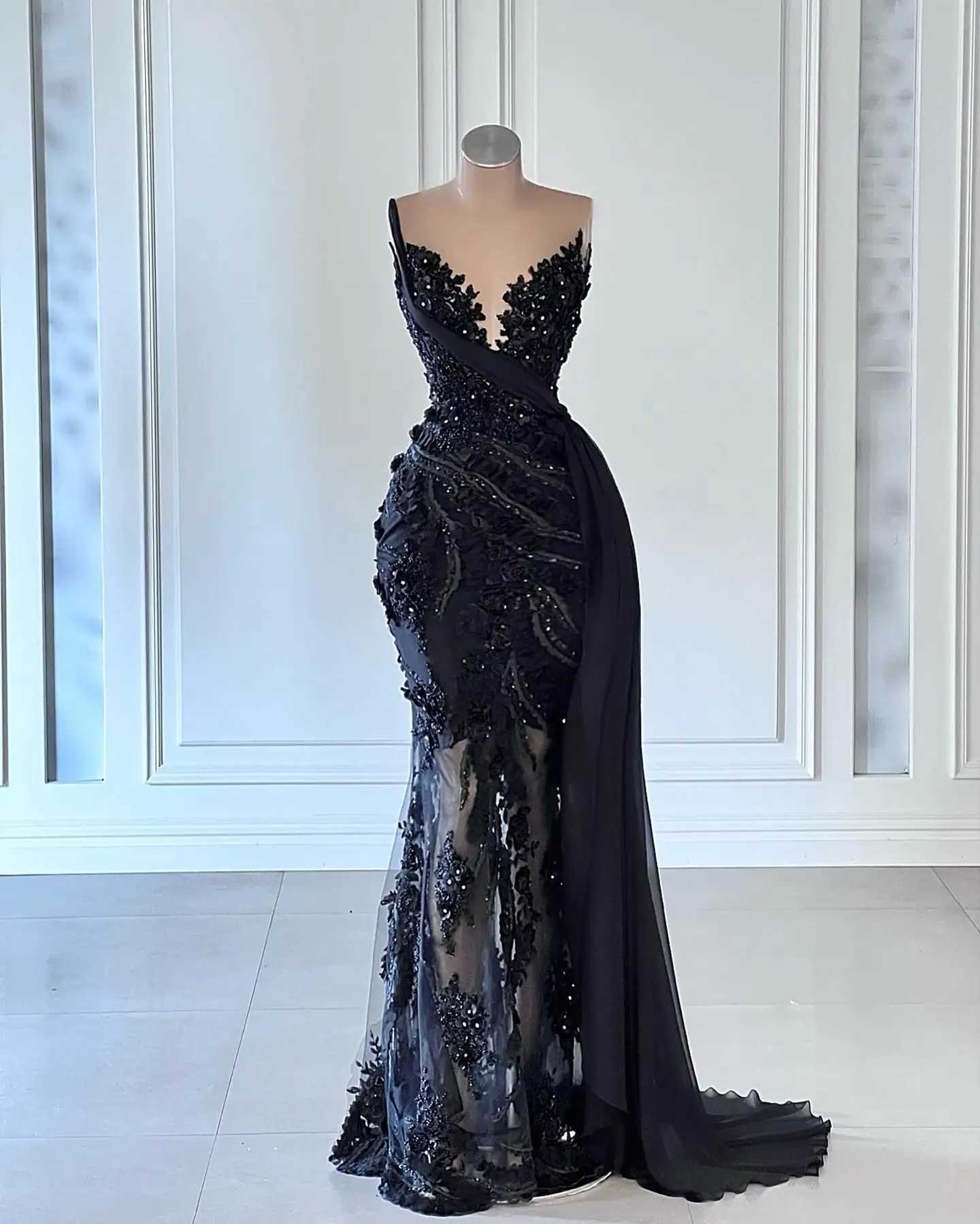 Modern Mermaid Ball Dress with Sexy V-neck Beads Embroidered Lace Customization Detachable Train Formal Party Dress Black W240924