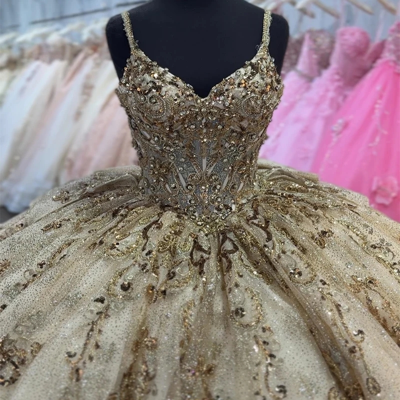 Luxury Light Champagne Quinceanera Dresses Ball Gown Spaghetti Strap Gold Applique Lace Beads Tull Birthday Party Sweet 16 Vestidos 15 De Xv