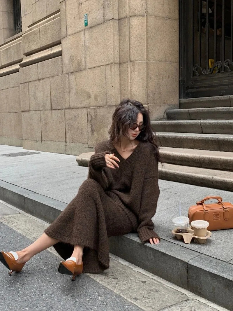 Women Casual Dress V Neck Two Pieces Knitted Sweater Long Skirts Long Sleeve Warm High Qaulity Women Fashion Streetwear Suit 240919