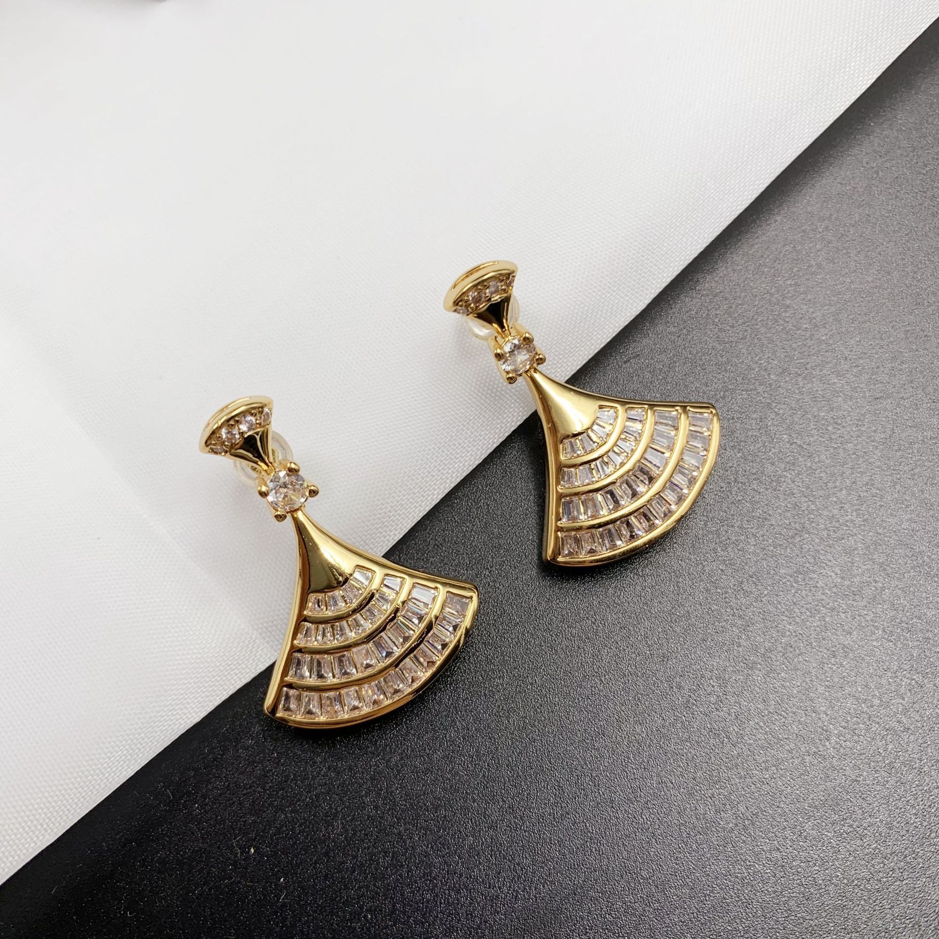 Designer Earring Scalloped Diamond Stud Earrings Micro Zirconium French Temperament Commuter Earrings