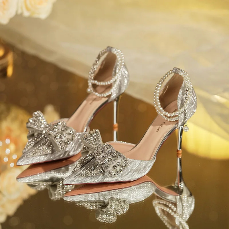 Summer Fashion Pointed Toe Sandals Womens Rhie Pearl Butterfly Gold Sier High Heels Party Wedding Plus Size Shoes dh5885370