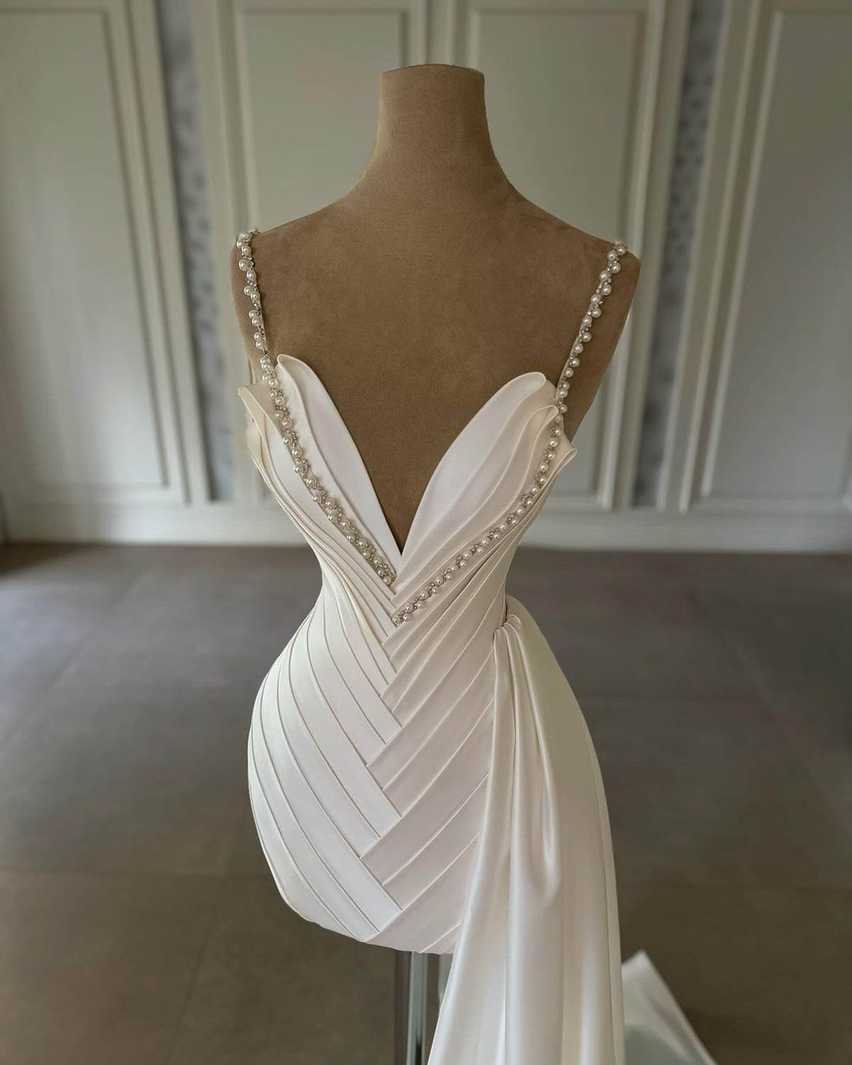 Designer Prom Short Dresses Spaghetti Strap Sleeveless tail Gown Pearls Beaded Ruffles Evening Party Special Ocn Dress Custom Made