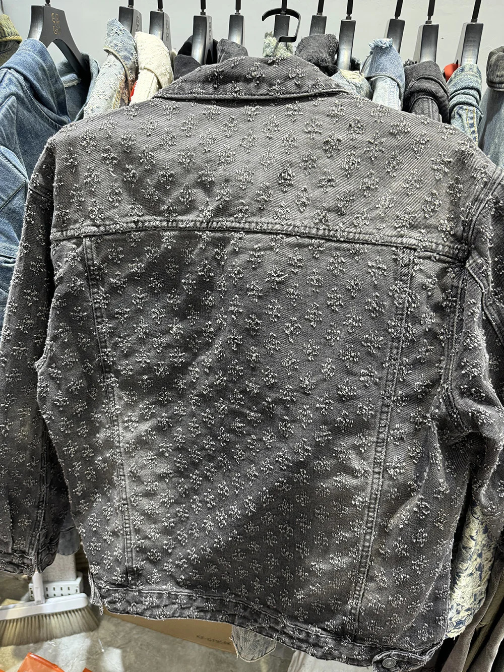 SpringSummer Jacquard Pattern Mens Denim Jacket Loose Suitable for Retro Jeans Coats Casual Clothing 240921