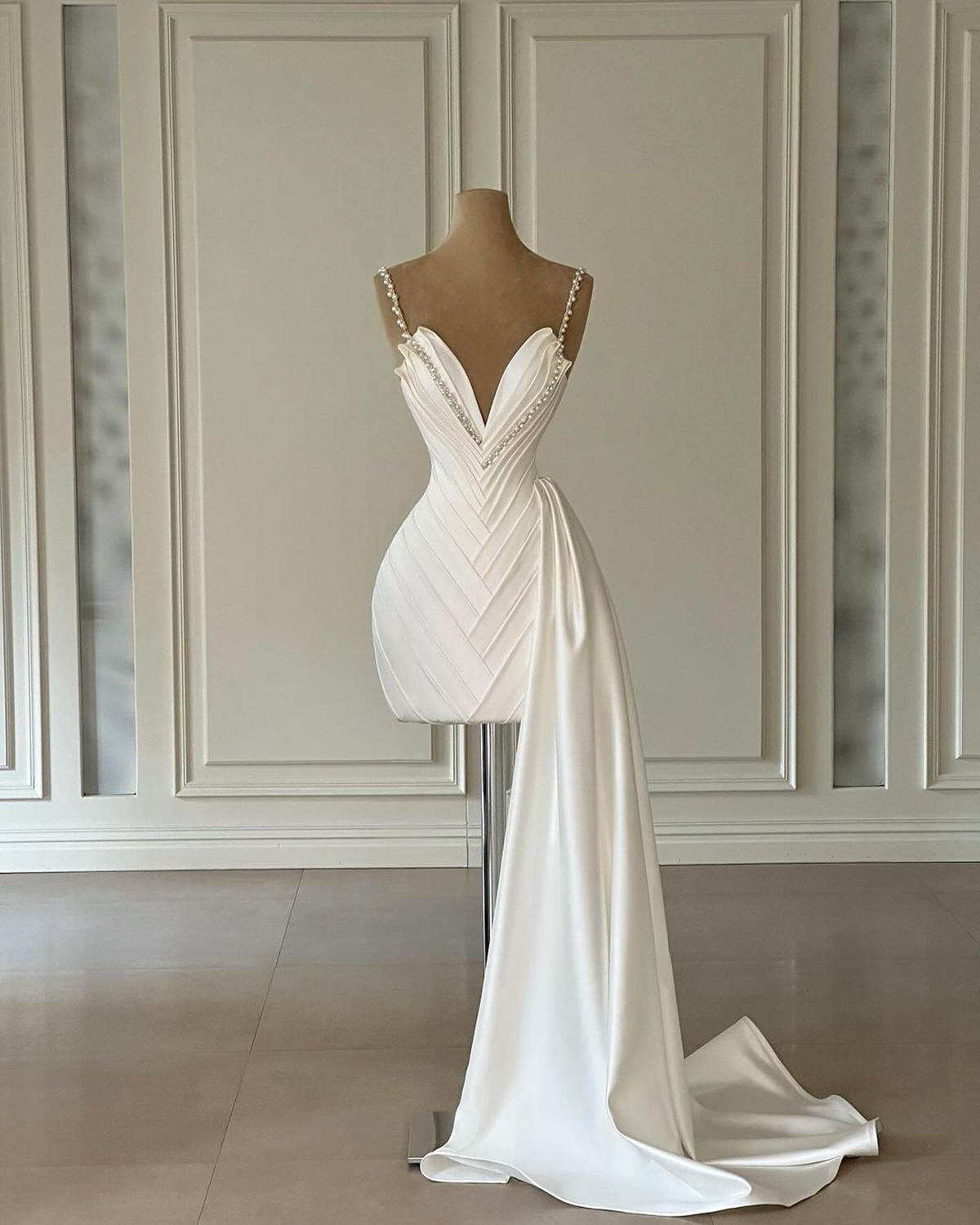 Designer Prom Short Dresses Spaghetti Strap Sleeveless tail Gown Pearls Beaded Ruffles Evening Party Special Ocn Dress Custom Made