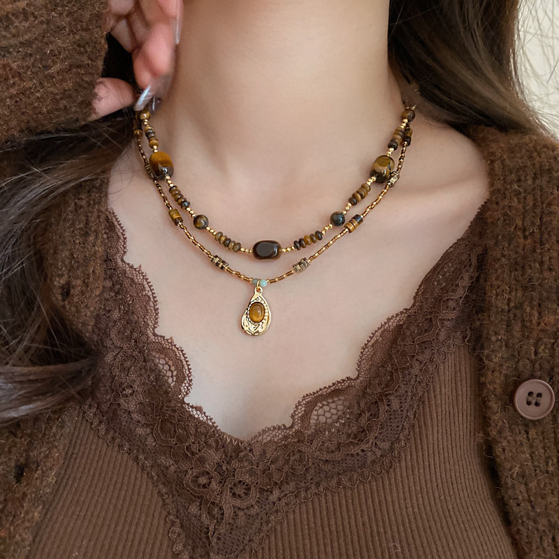 2024 INS Hot Designer jewelry Maillard coffee color retro bead collarbone sweater chain autumn and winter high-end decorative necklace for w