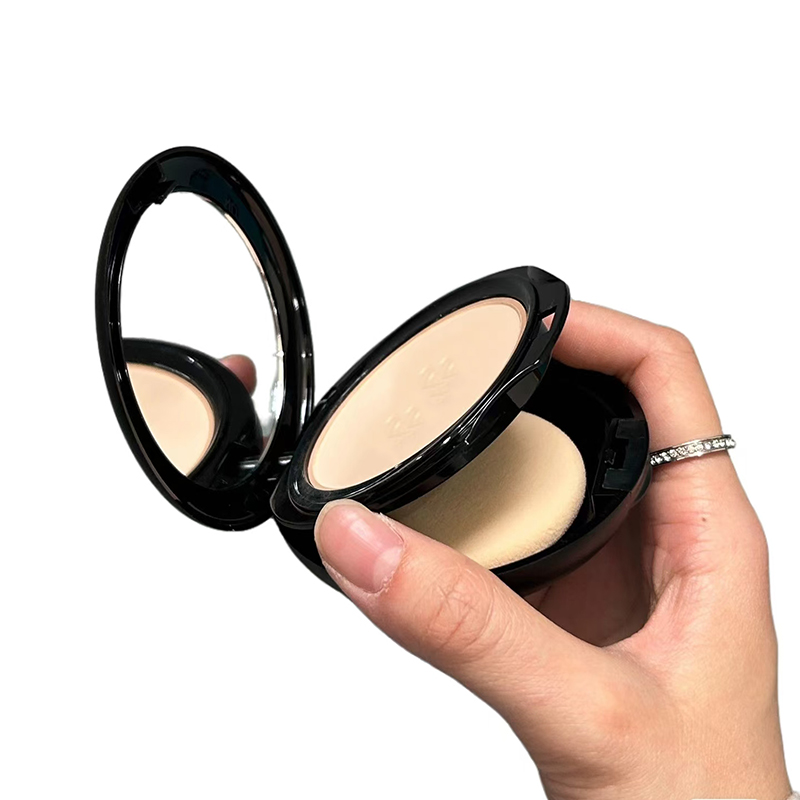 Silky Smooth Complexion Case - Oil-Absorbent Pressed Powder for Shine Control