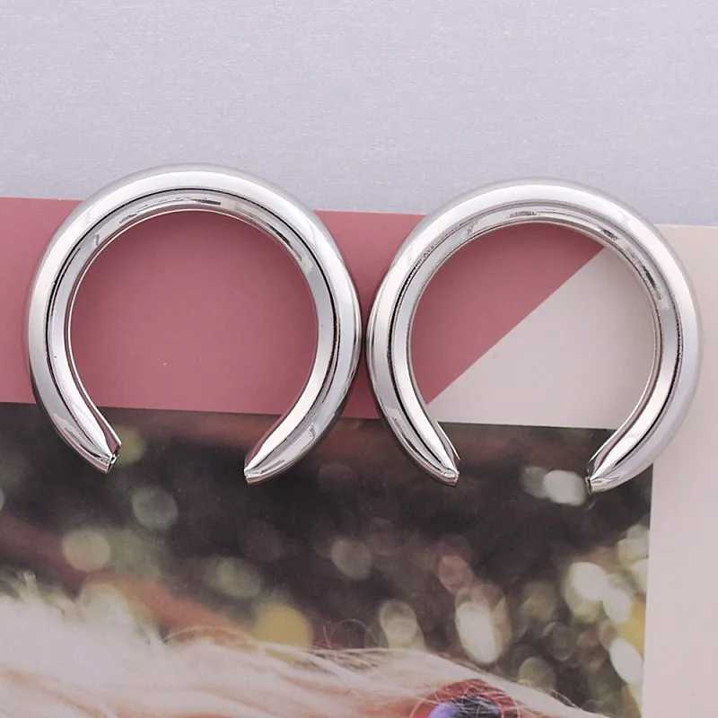 Fashionable and unique circular metal pendant earrings womens retro geometric pattern pendant earrings jewelry W240923
