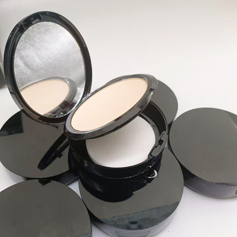 Silky Smooth Complexion Case - Oil-Absorbent Pressed Powder for Shine Control
