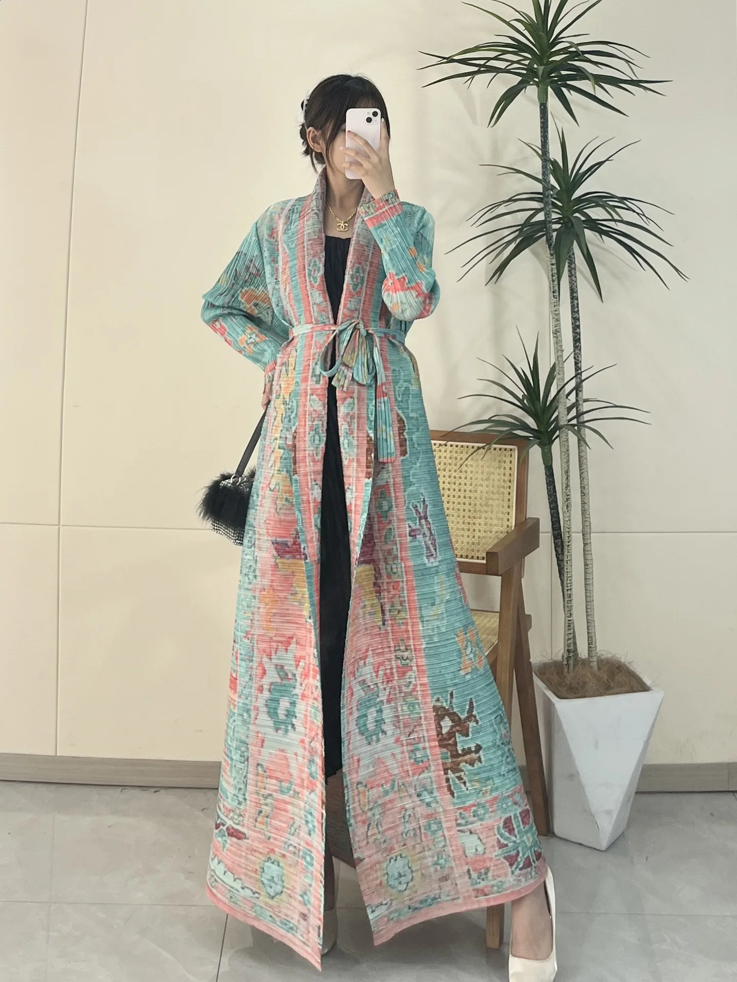 Pleats Elegant Pleated Long Trench Coat 2024 Spring And Summer Long Robe Coat Jacket Cape Print Fashion 240919