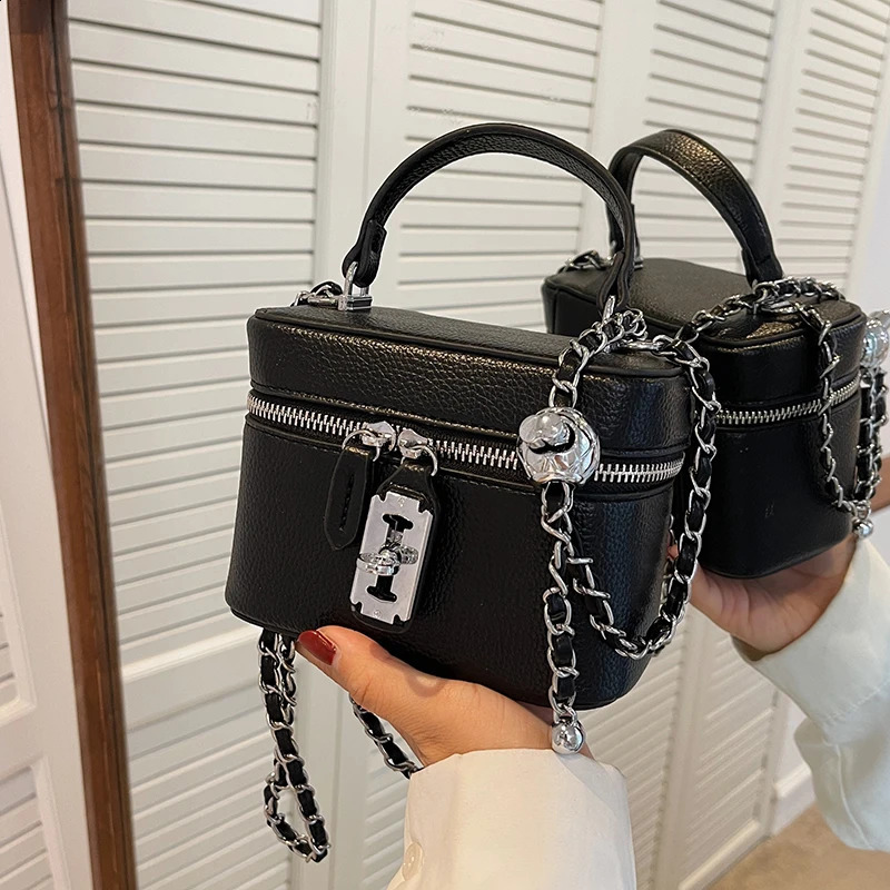 Womens square handbag summer fashion chain cross shaped bag texture PU shoulder elegant and fashionable mini phone 240724