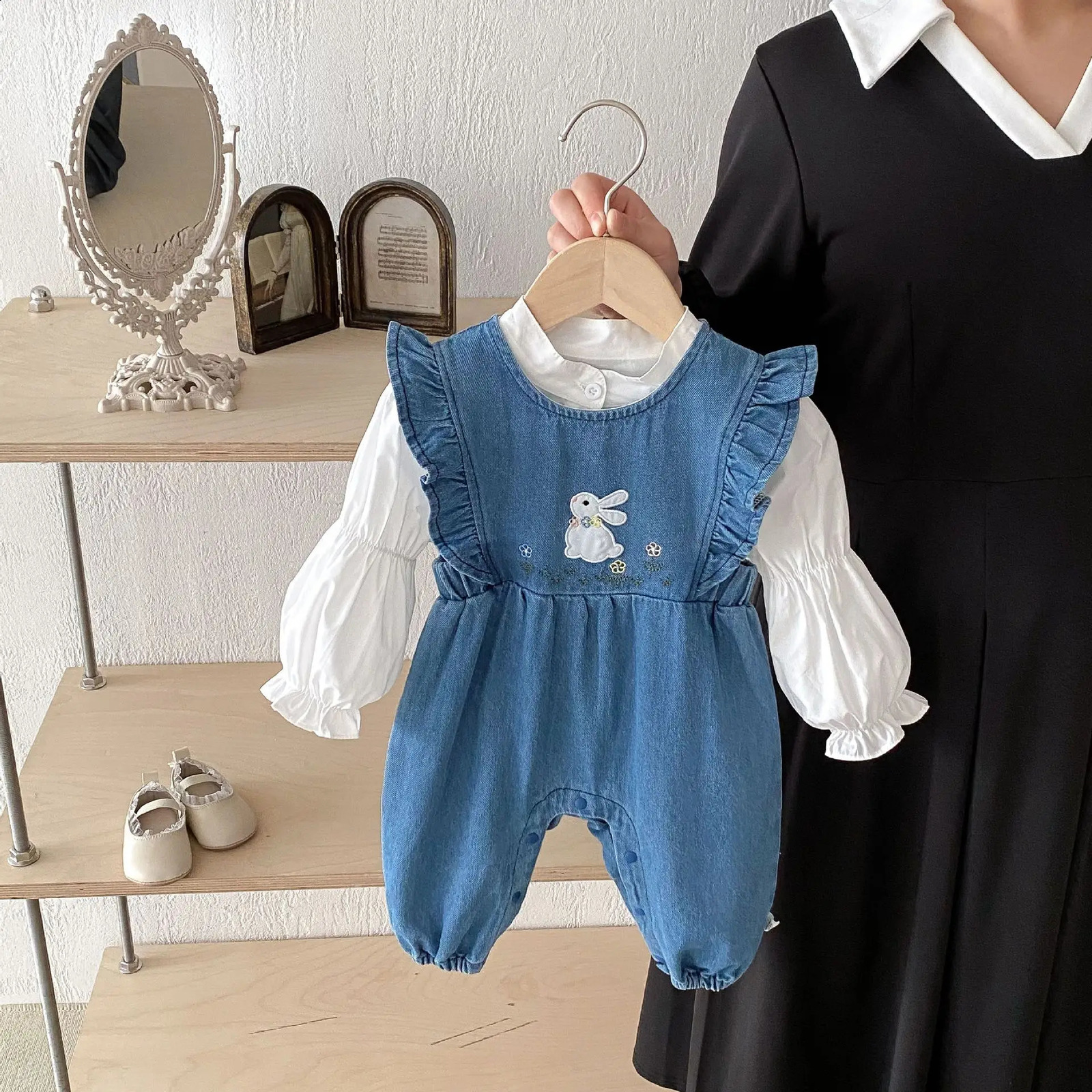 Spring and Autumn Baby Girls 2PCS Clothing Set Rabbit Embroidered Denim Flying Sleeve Tight Solid Shirt born 240925