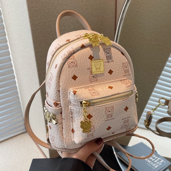Backpack women's backpack 2025 new autumn niche fashion high-end sense large capacity versatile college student leisure bag