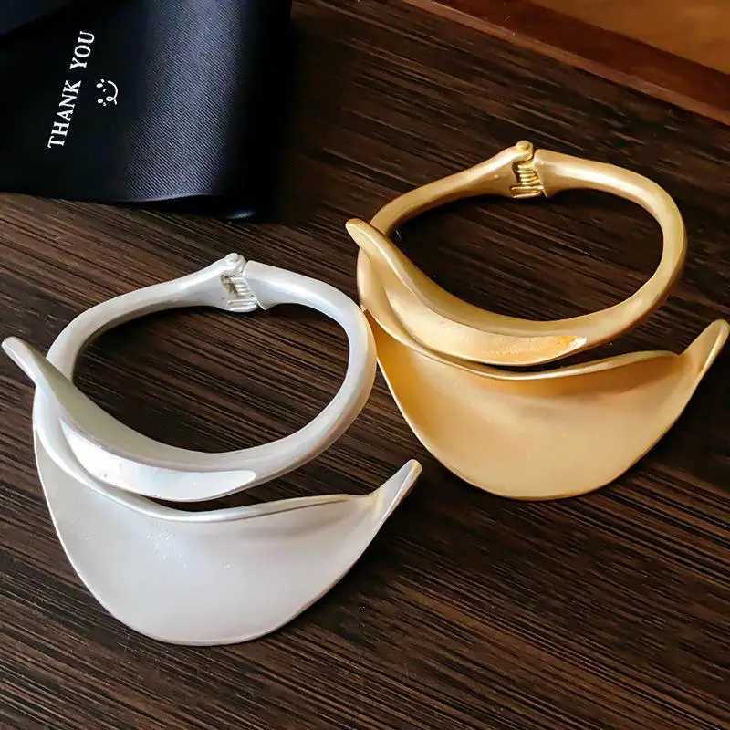 Vintage Frosted Metal Leaf Opening Bangles for Women Punk Gold Silver Color Metal Wide Cuff Bracelets Hiphop Jewelry GiftX240925