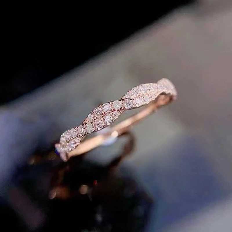 Huitan Exquisite Womens Twisted Band Ring with Sparkling Cubic Zirconia Declaration Womens Wedding Jewelry W240925
