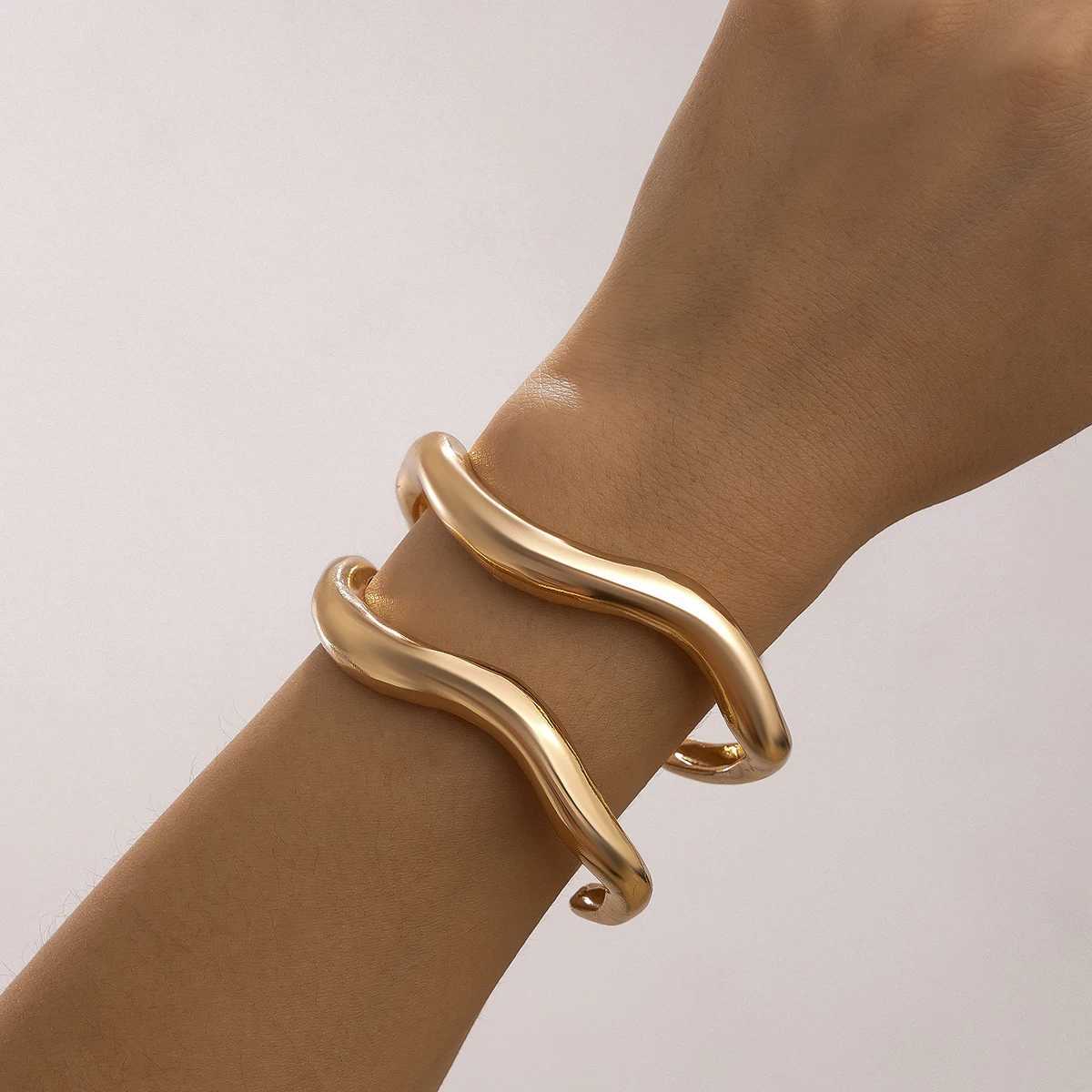 Lacteo Gothic 2Pcs/Set Gold Color Smooth Curved Opening Bangle Punk Chunky Thick For Women Banquet Bracelet Jewelry AccessoriesX240925