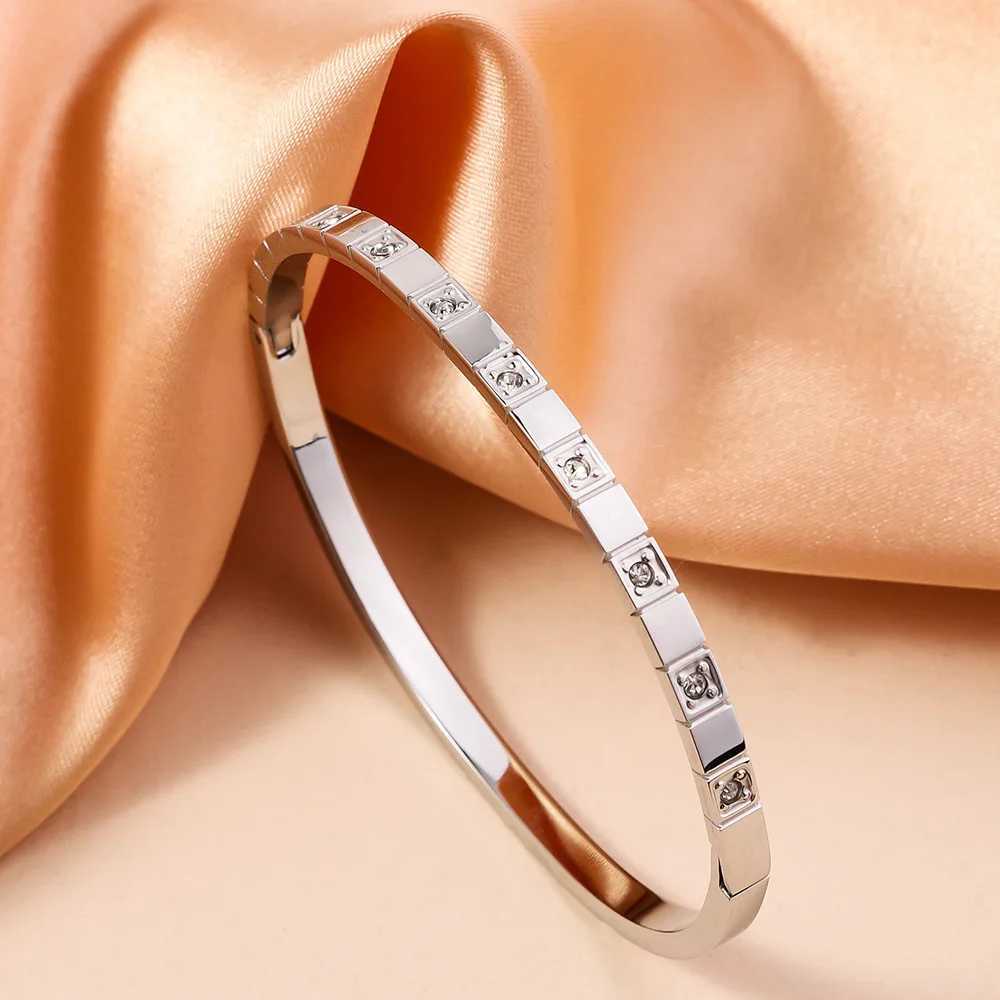 Simple Block Inlaid Zircon Stainless Steel Bracelet Non Fading Buckle Opening Womens Hand Accessory Exquisite Party GiftX240925