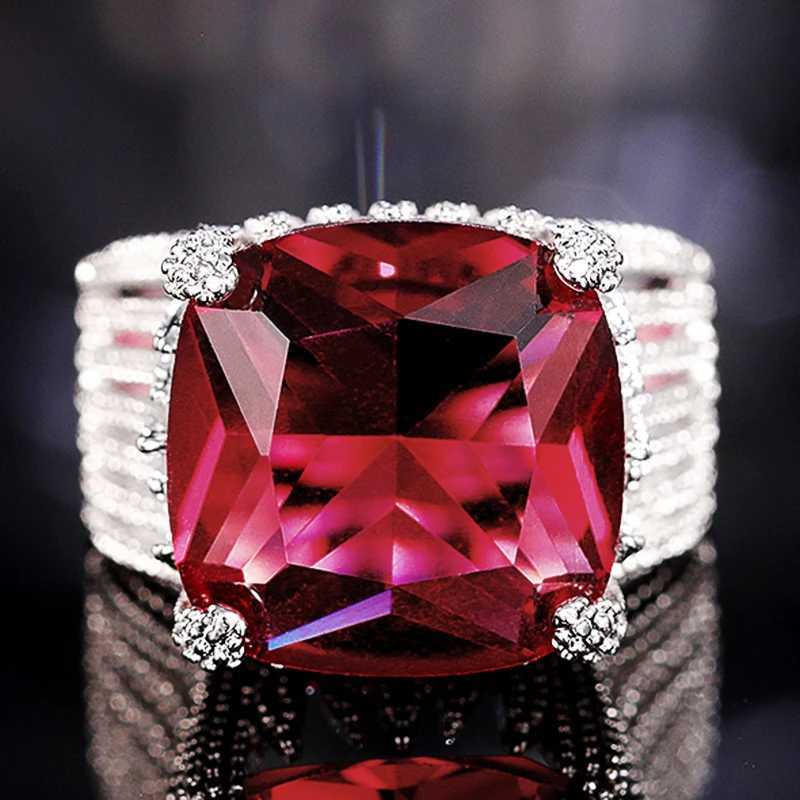 Huitan Hyperbole Red Cubic Zirconia Womens Ring Party New 2023 Gorgeous Womens Accessories Anniversary Gift Fashion Jewelry W240925