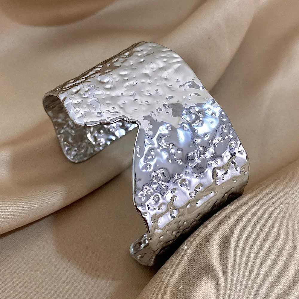 Irregular Wrinkle Texture Stainless Steel Bangle Bracelet for Women Hammered Chunky Gold Plated Open Bracelet Waterproof JewelryX240925