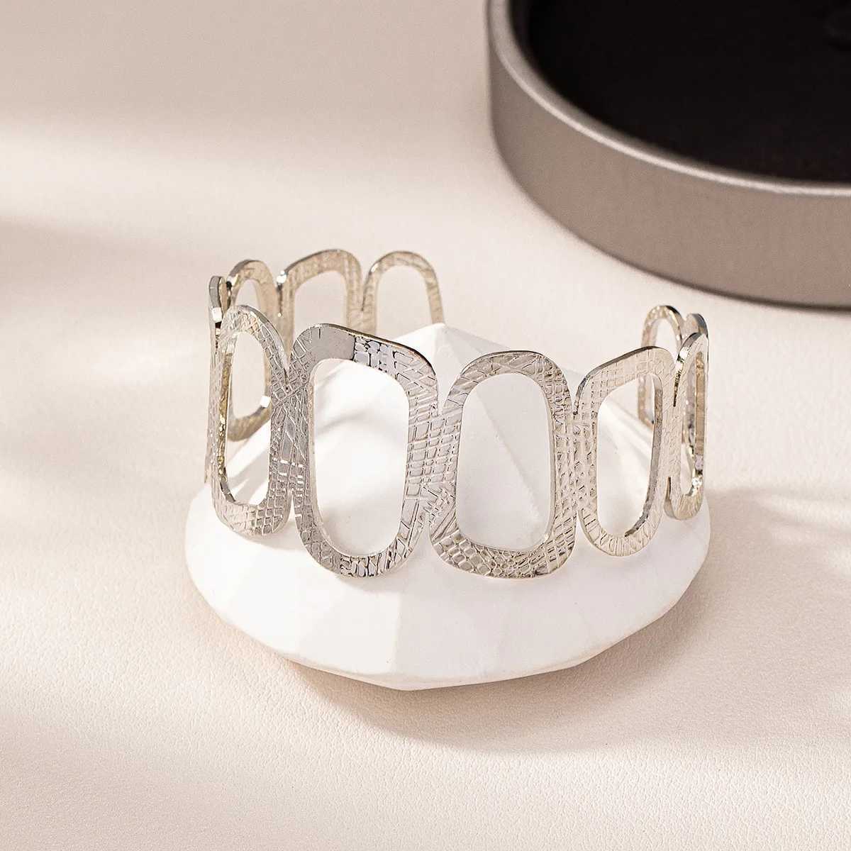 Bracelet For Women Girls Geometric Hollowed Metal Bangles Silver Gold-plated Holiday Party Gift Fashion Jewelry BB010X240925