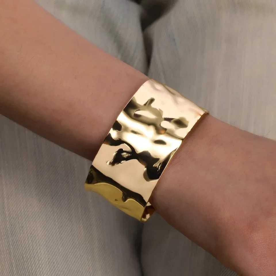 Textured Gold Cuff Gold Plated Stainl Steel Adjustable Bangele Bracelets for Women Striking Look Minimalist Jewelry GiftXJ250109
