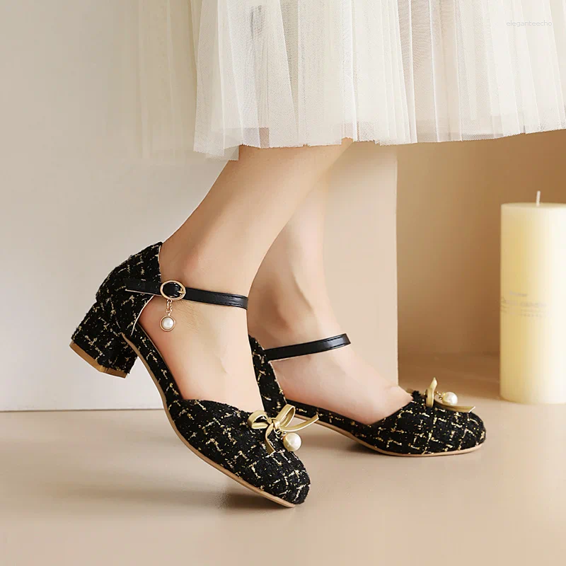 2025 S Fashion Designer Sandals Women Classic Lolita Sweet Lace Round Toe Bows Buckle Med Heeled Girls Mary Janes Pumps Princess Dress Shoes