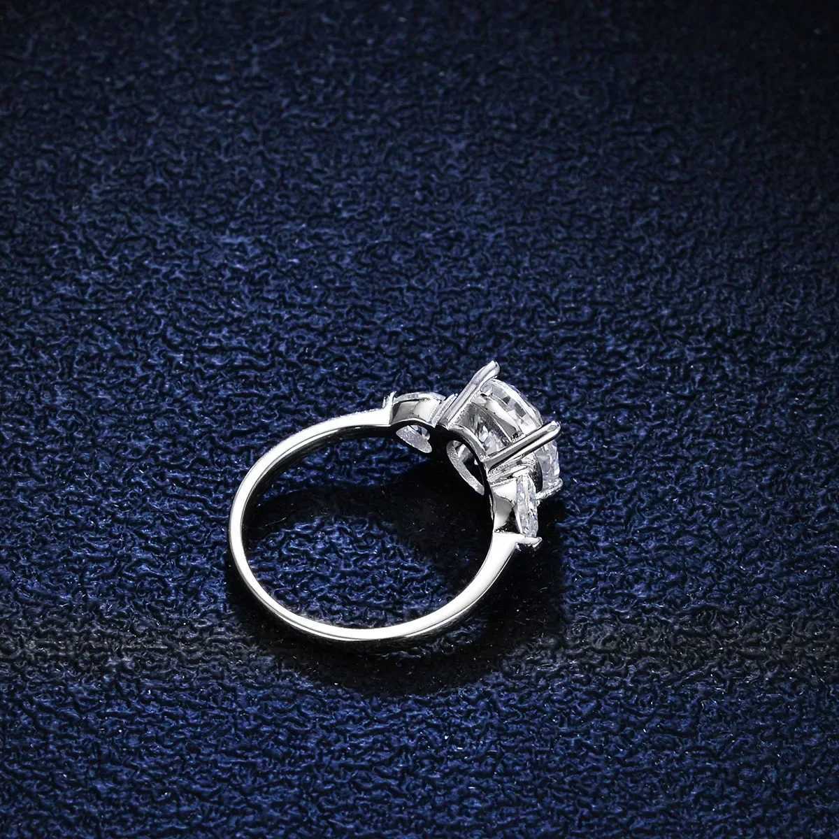 Platinum PT950 Classic Four Claw Ring 3-carat Moissanite Diamond Ring Womens Heart Diamond Ring Womens Pigeon Egg Jewelry W240925