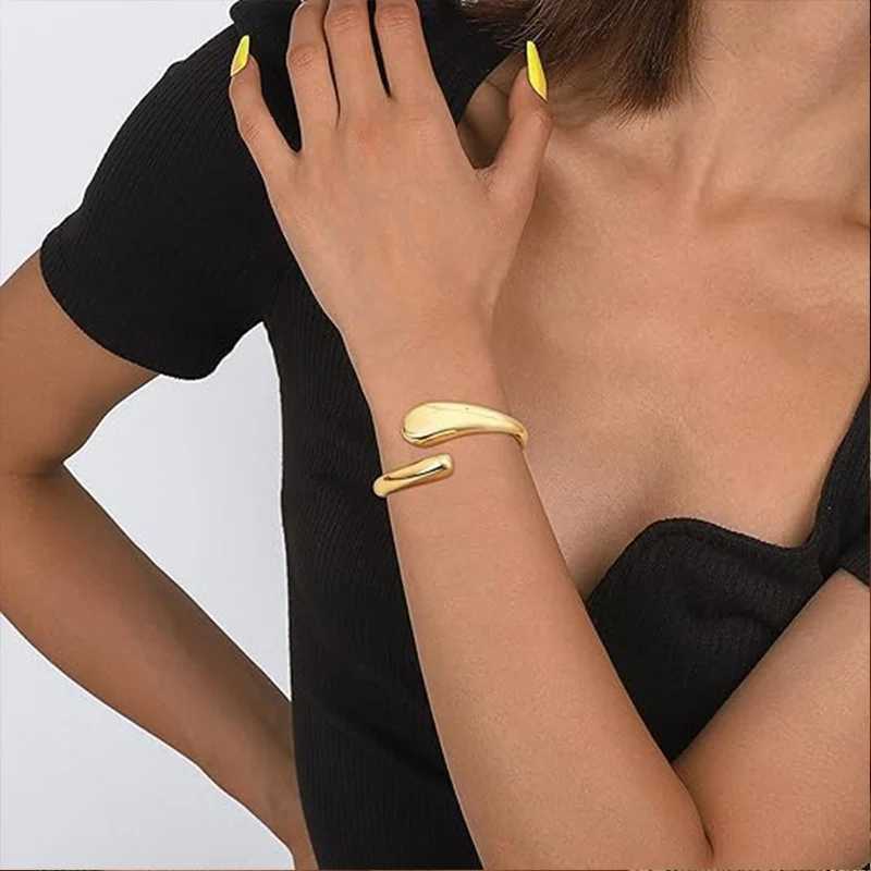 Wide Bangles for Women 14K Gold Plated Chunky Waterdrop Open Wrist Cuff Stretchable Thick Irregular Twisted BraceletX240925