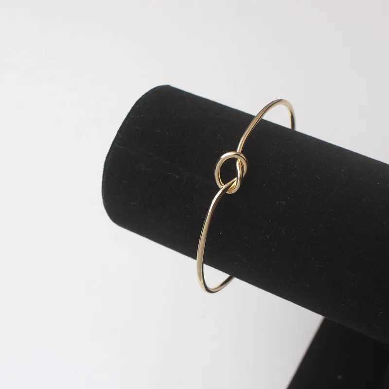 New Open Cuff Womens Bangles Gold Color Kont Design Bracelets on Hand Punk Personality Metal Bangles Hand Decoration WholesaleX240925