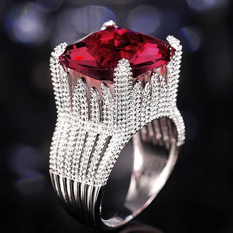 Huitan Hyperbole Red Cubic Zirconia Womens Ring Party New 2023 Gorgeous Womens Accessories Anniversary Gift Fashion Jewelry W240925