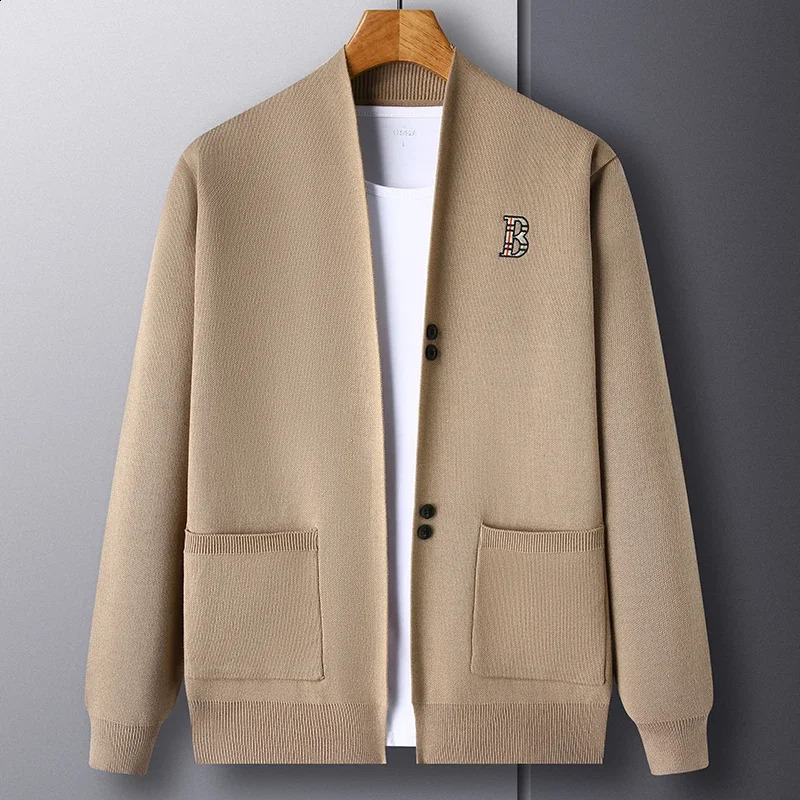long sleeved mens knitted cardigan autumn fashion exquisite B letter embroidery Korean version n sweater coat 240910