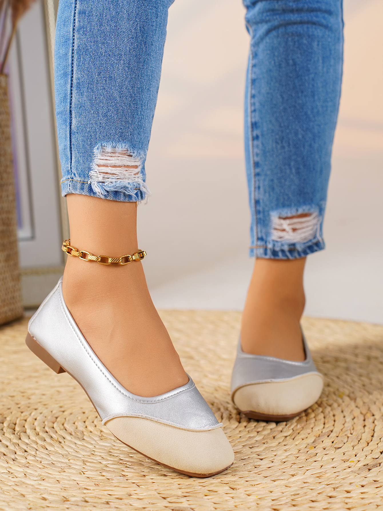 Elegant Ladies' Flat Sneakers - Versatile Design for Any Occasion